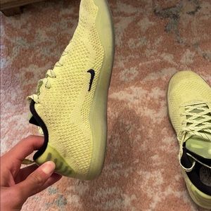 Nike Ghost of Christmas Past kobe 11’s Size 9.5